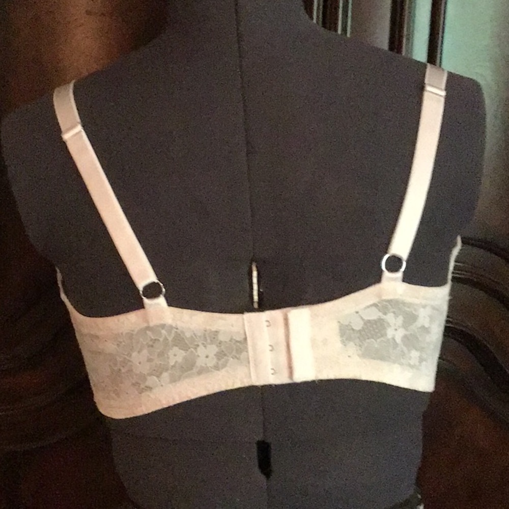 Victoria’s Secret Bra. Ivory color.
